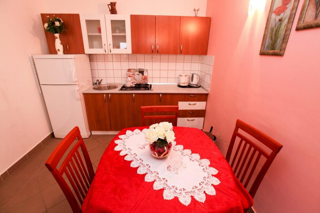 Apartments Franc Povljana Chambre photo
