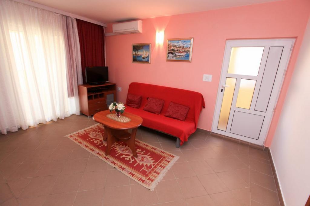 Apartments Franc Povljana Chambre photo