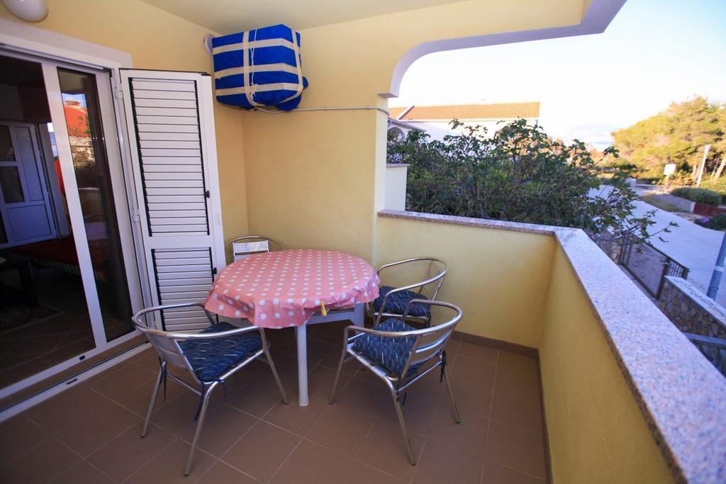 Apartments Franc Povljana Chambre photo