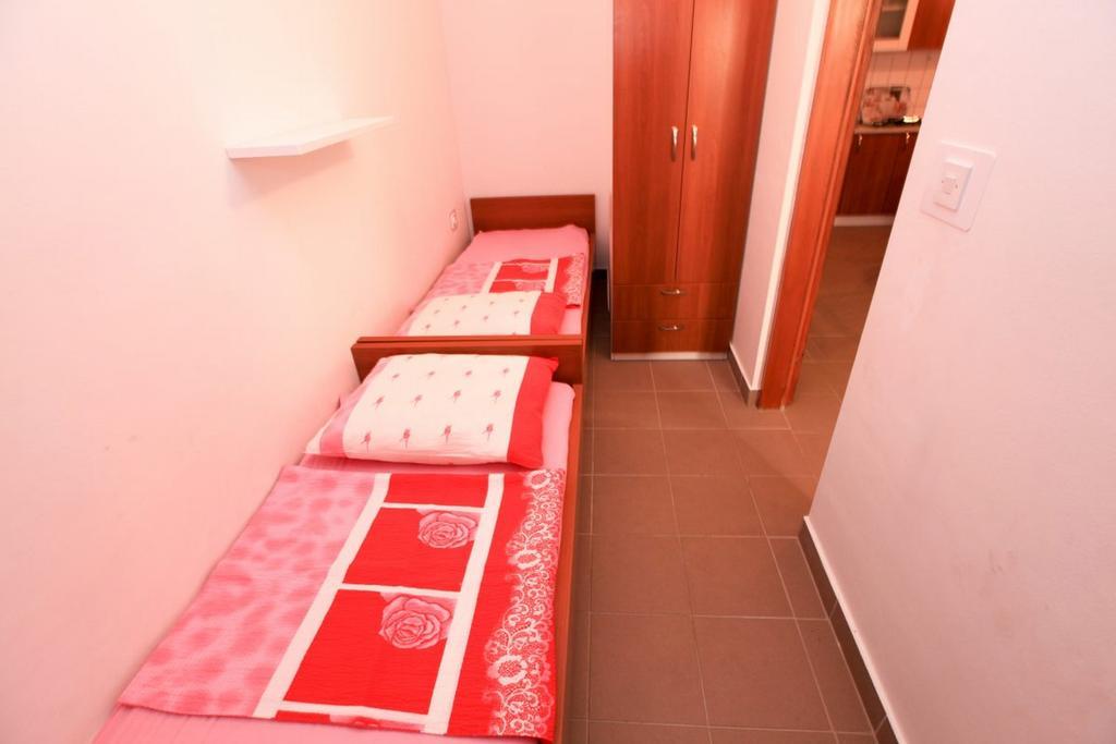 Apartments Franc Povljana Chambre photo