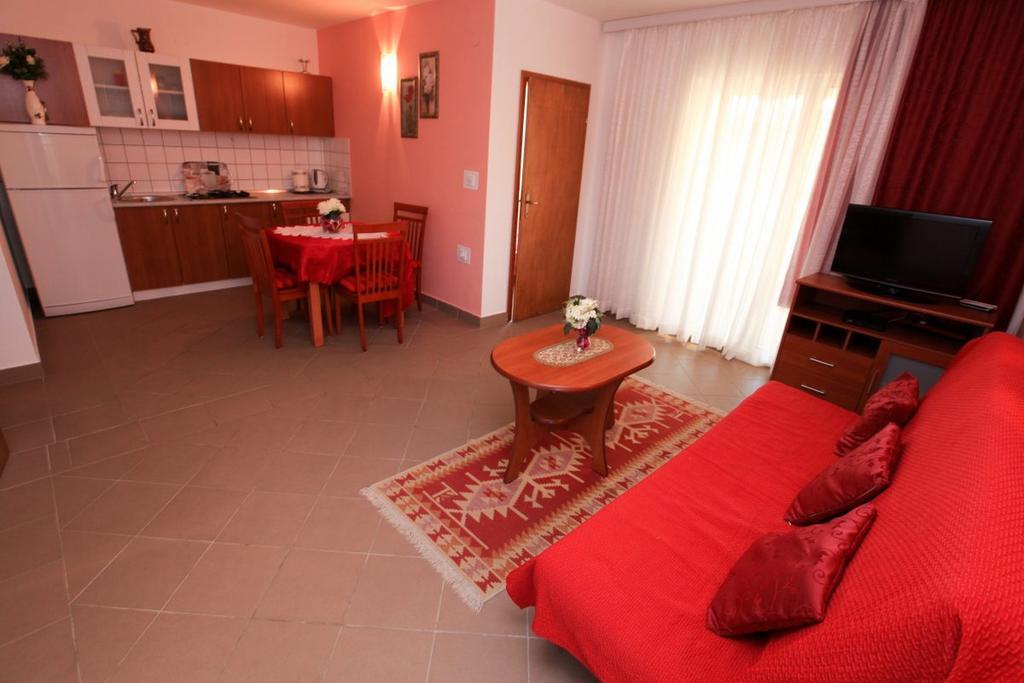 Apartments Franc Povljana Chambre photo