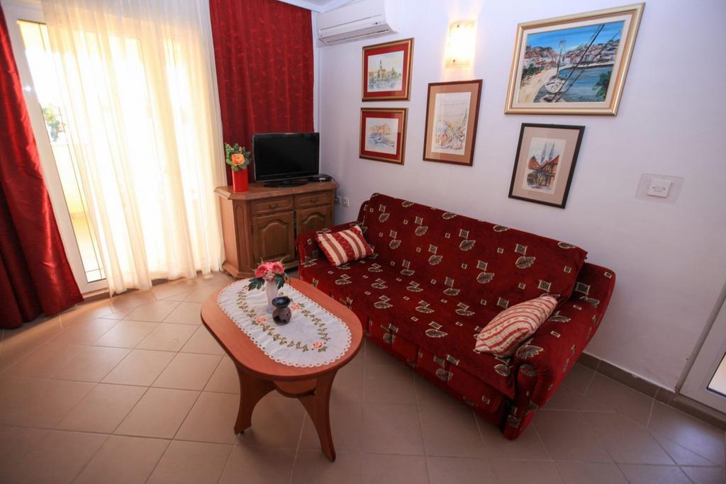 Apartments Franc Povljana Chambre photo