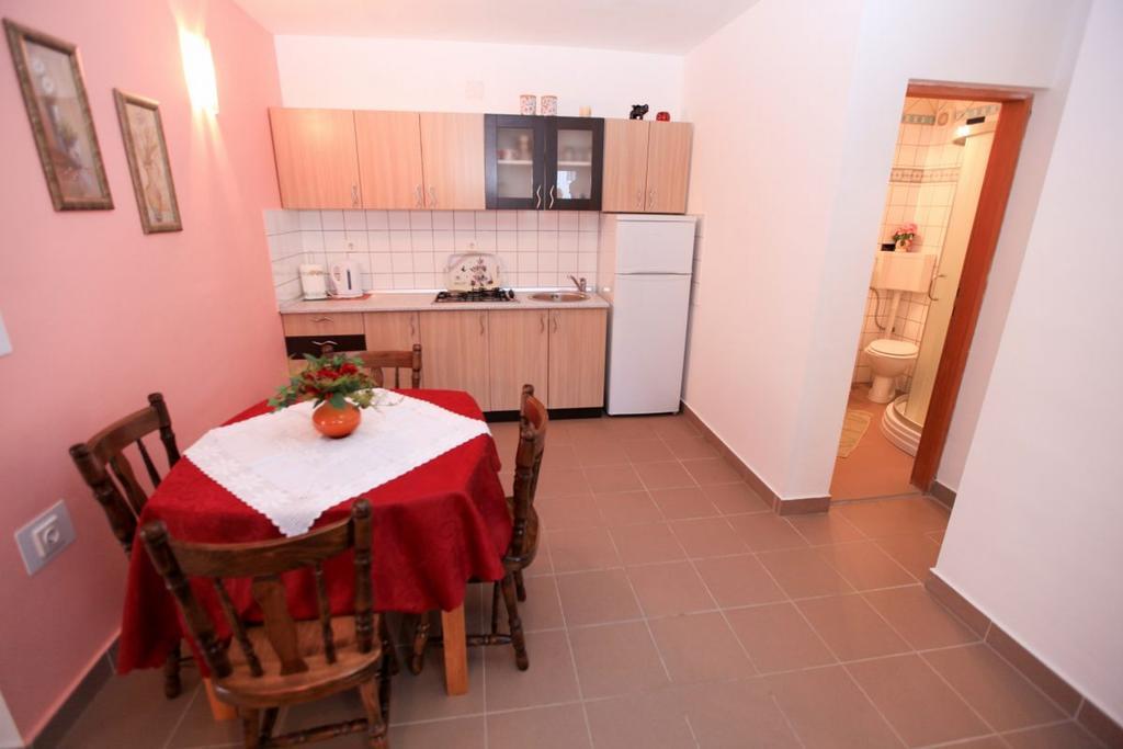 Apartments Franc Povljana Chambre photo