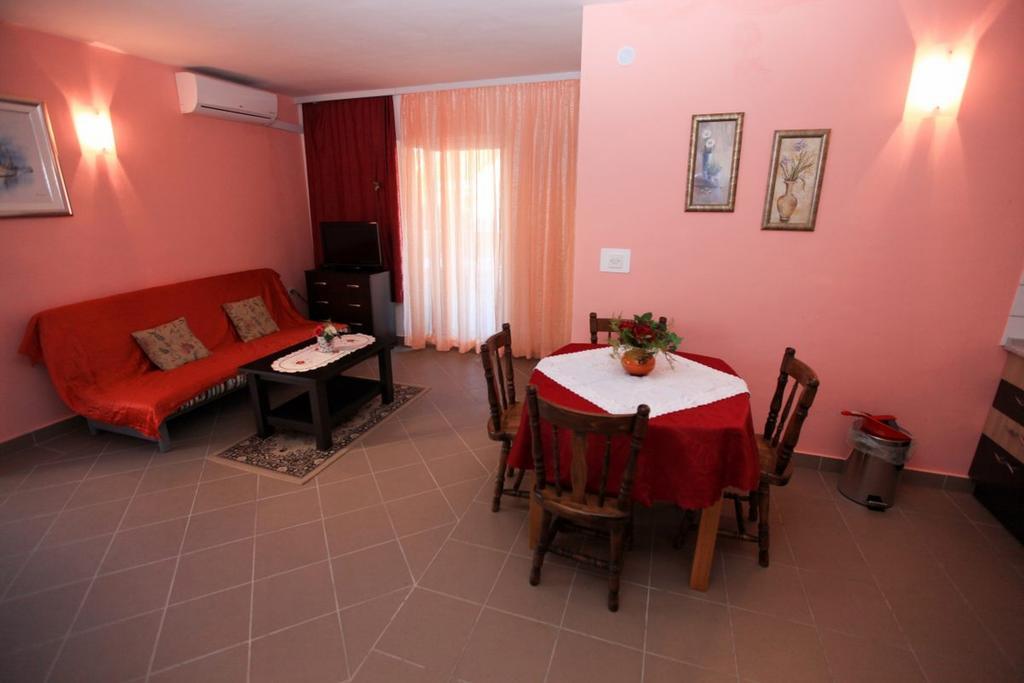 Apartments Franc Povljana Chambre photo